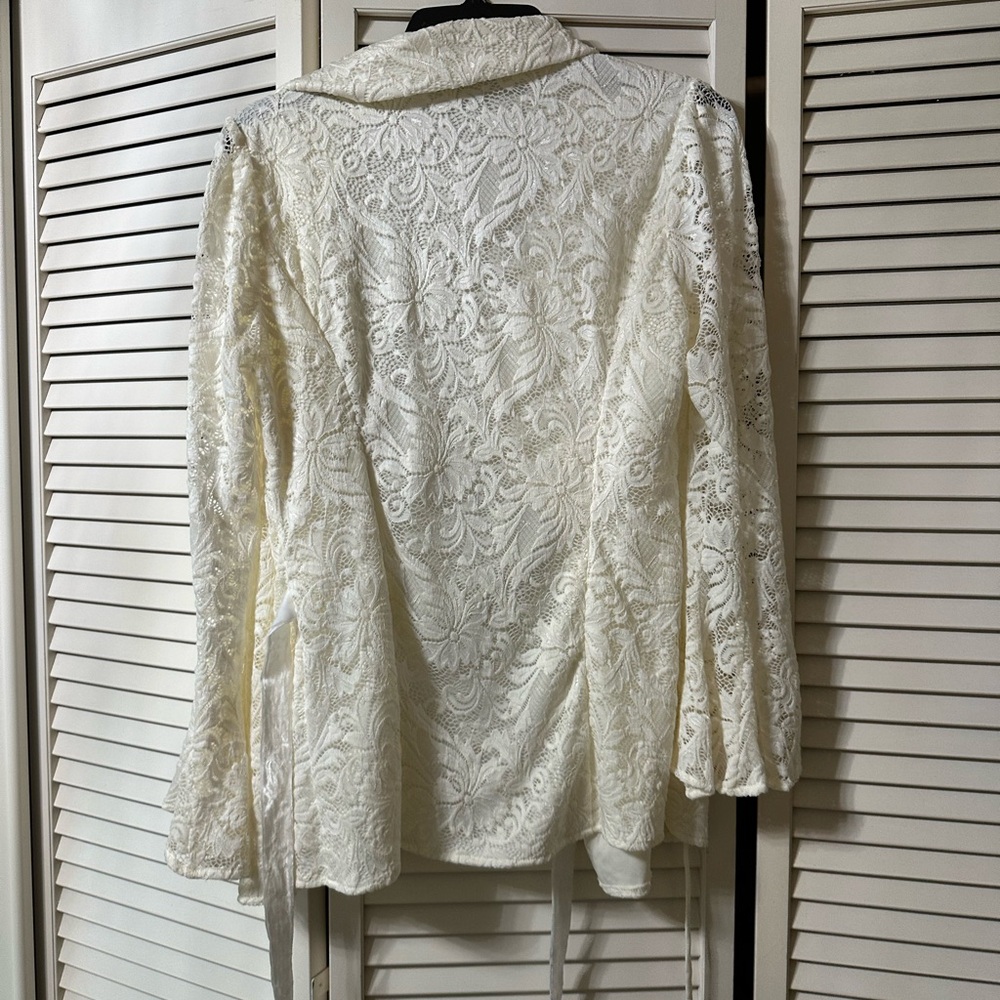 Lace asymmetric tunic never worn size medium - Picture 4 of 7